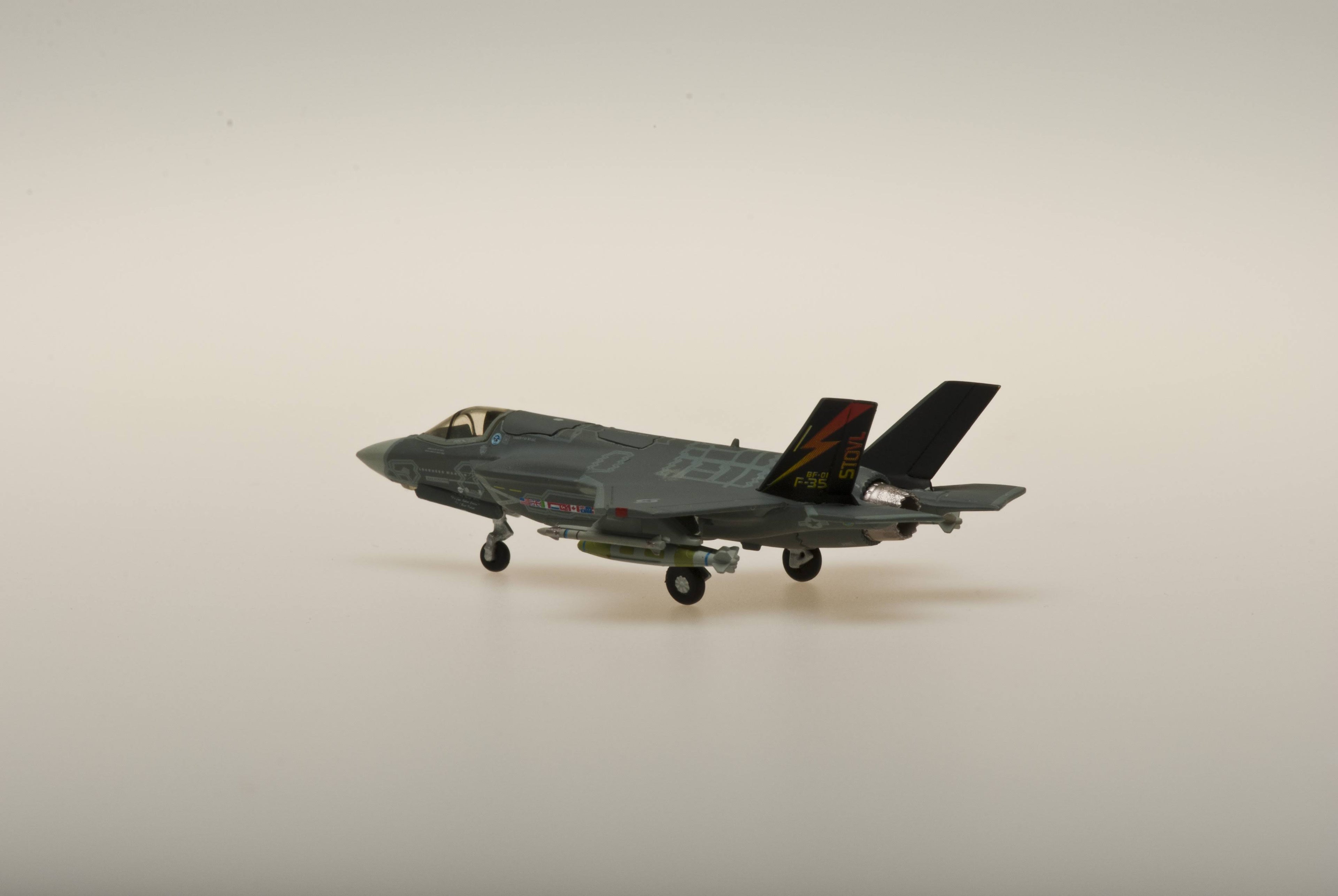 USMC F-35B Close Canopy Q768