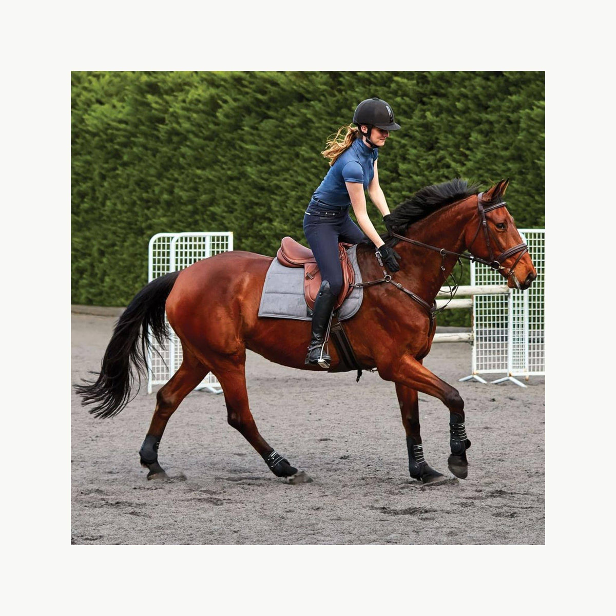Brown Close Contact Saddle W7511